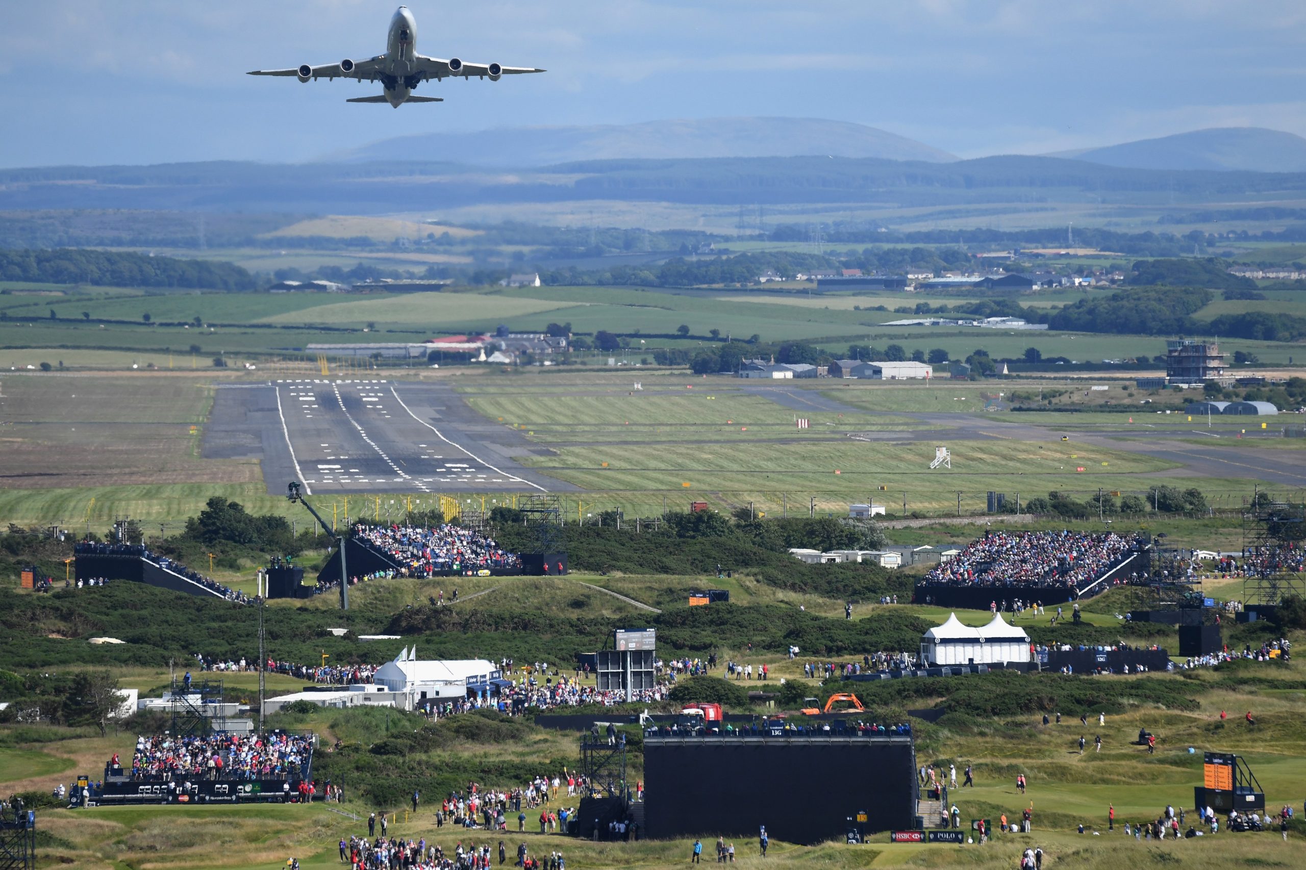 El aeropuerto de Prestwick, que se encuentra junto al Royal Troon Golf Club, ha sido propiedad del gobierno escocés desde 2013