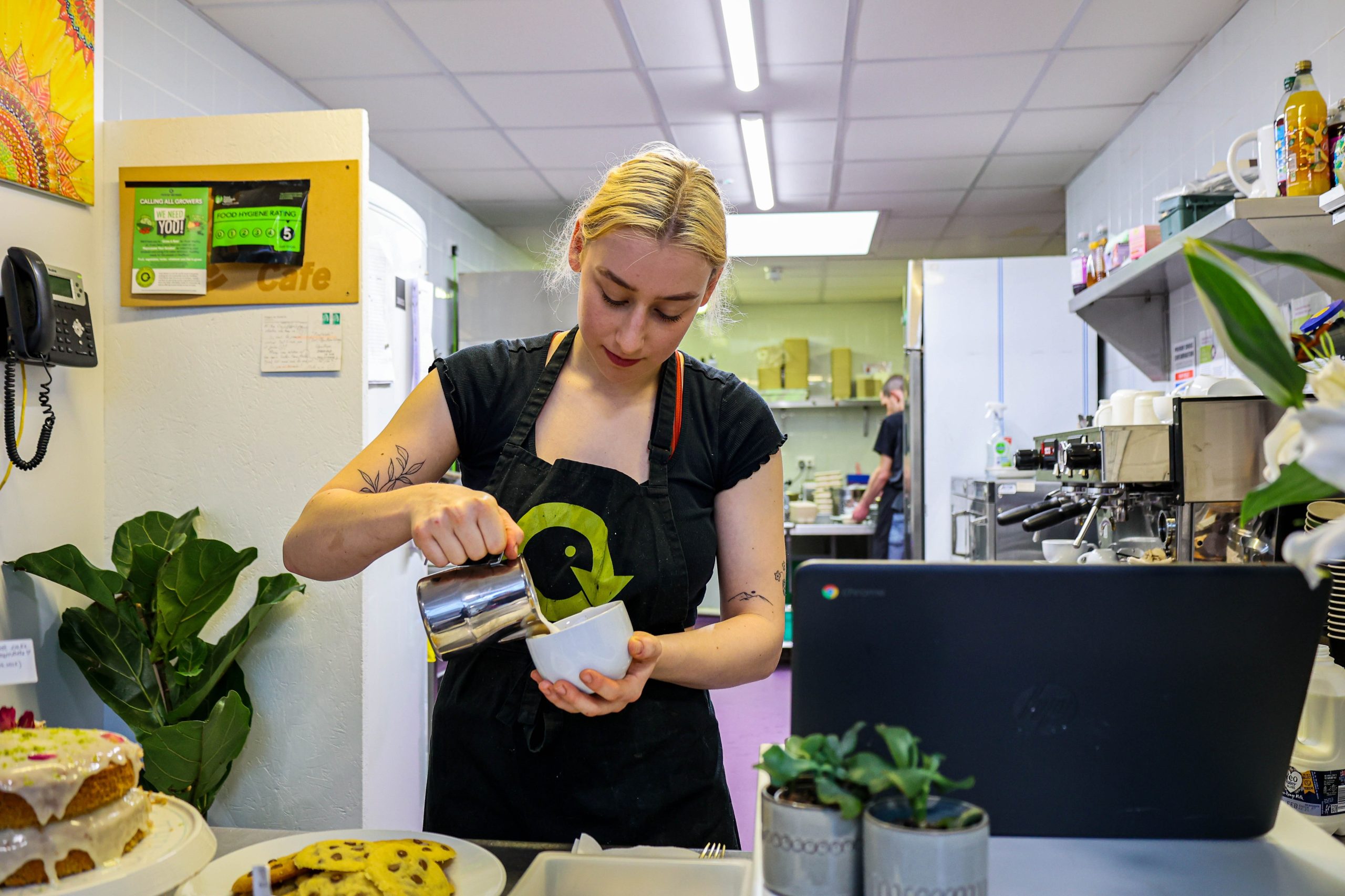 Food Works Sheffield distribuye alimentos que de otro modo se desperdiciarían